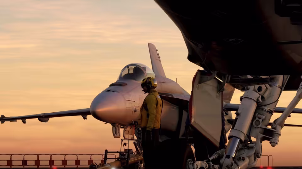 Maverick přilétá do Microsoft flight simulatoru